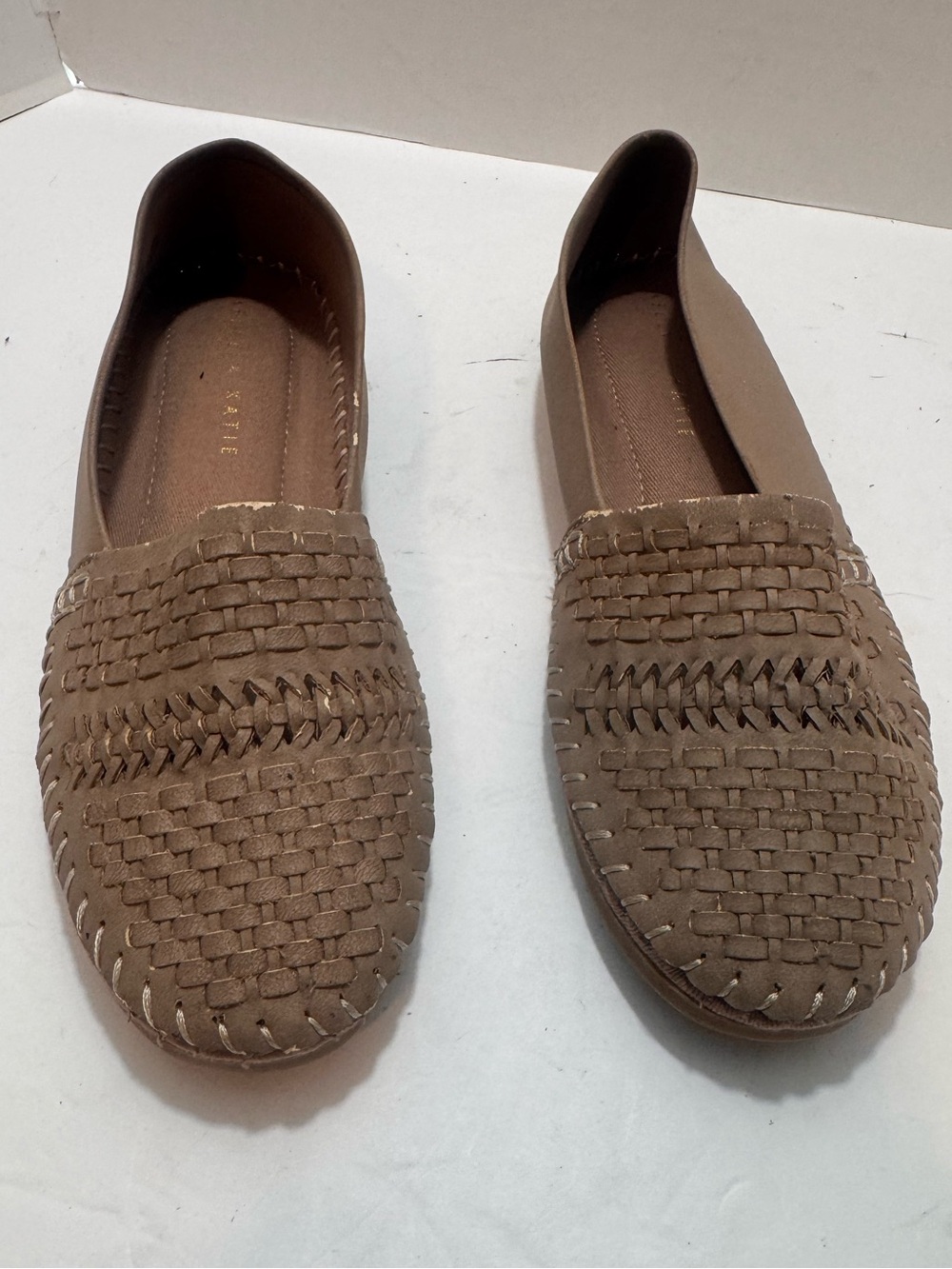 Kelly & Katie Lana Woven Slip On Flats Size 6M Tan Taupe Espadrille Loafers